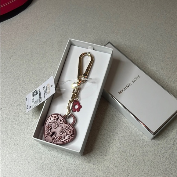 Michael Kors Pink Heart Keychain - Picture 1 of 7